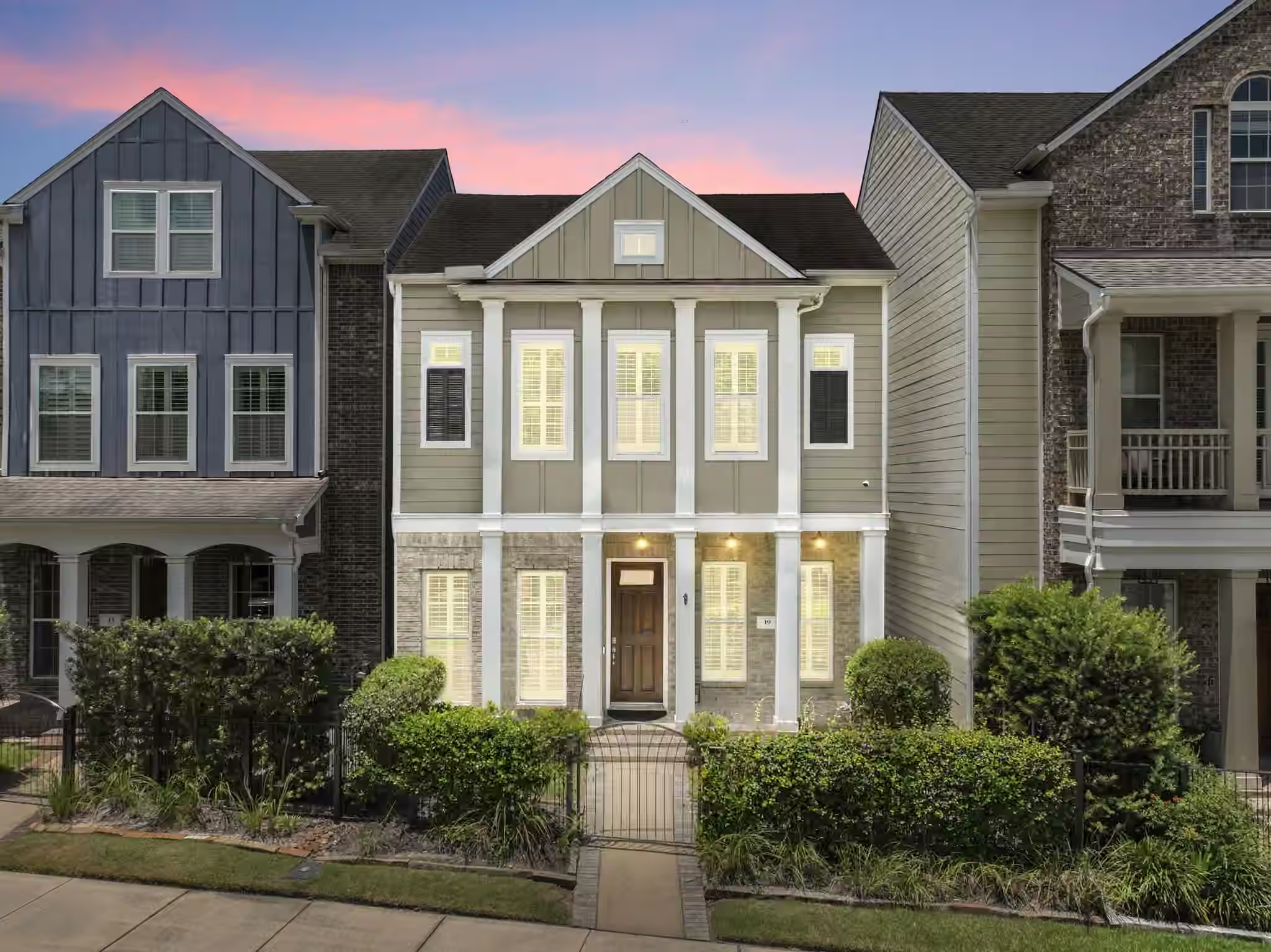 Photo of 19 E Breezy Way, The Woodlands, TX 77380