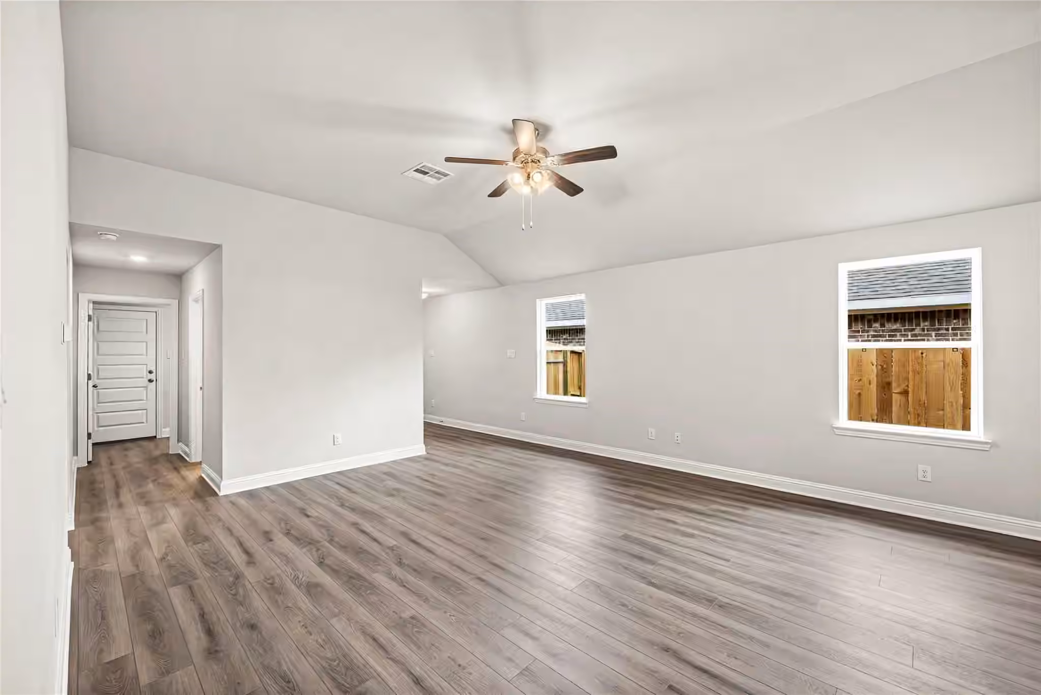 Photo 2 of 4402 W Bayou Maison Circle, Dickinson, TX
