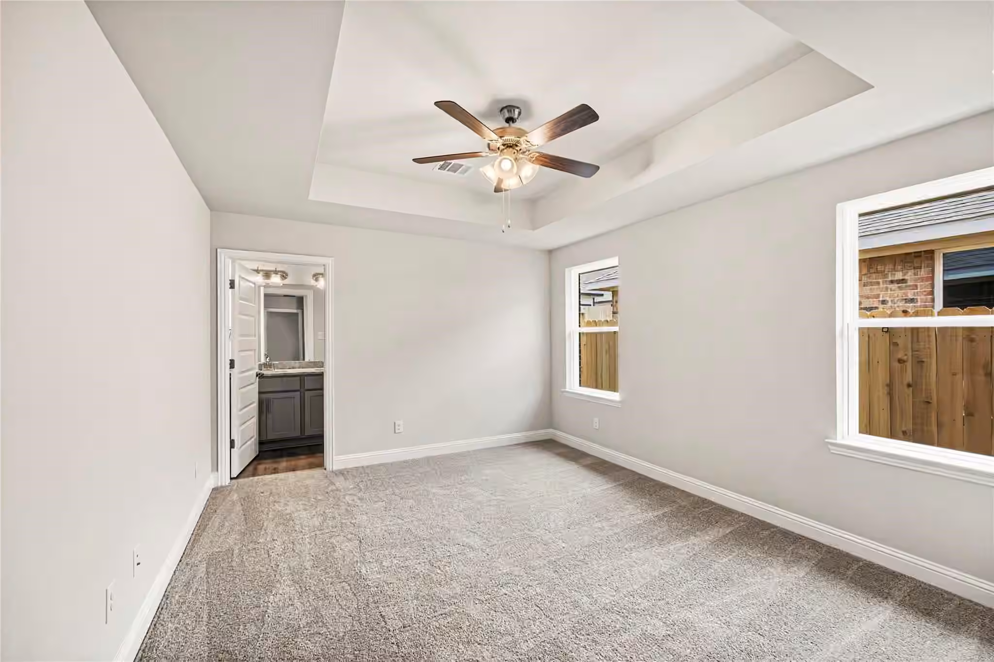 Photo 5 of 4402 W Bayou Maison Circle, Dickinson, TX