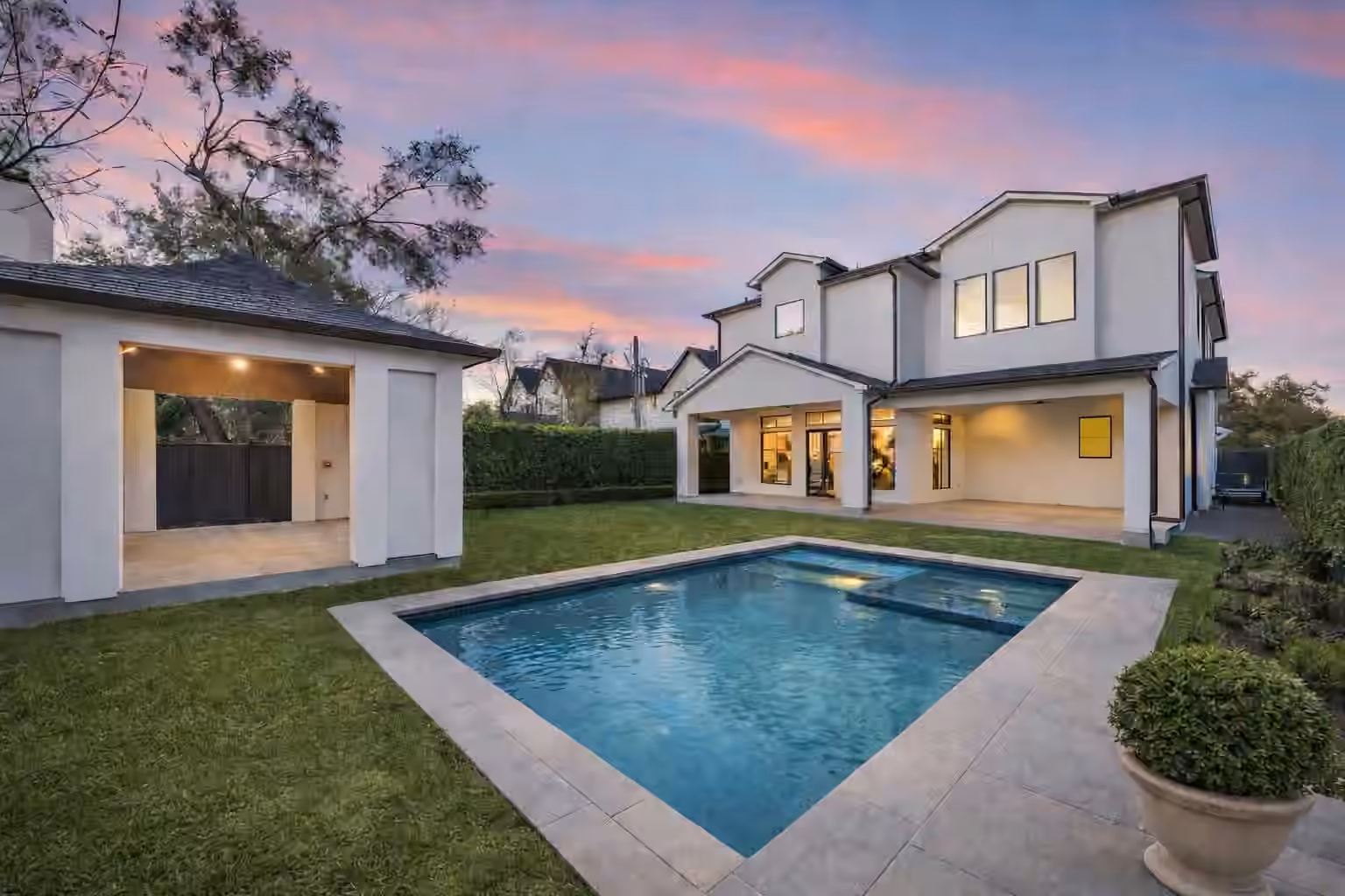 Photo 2 of 320 W 32nd Street, Houston, TX