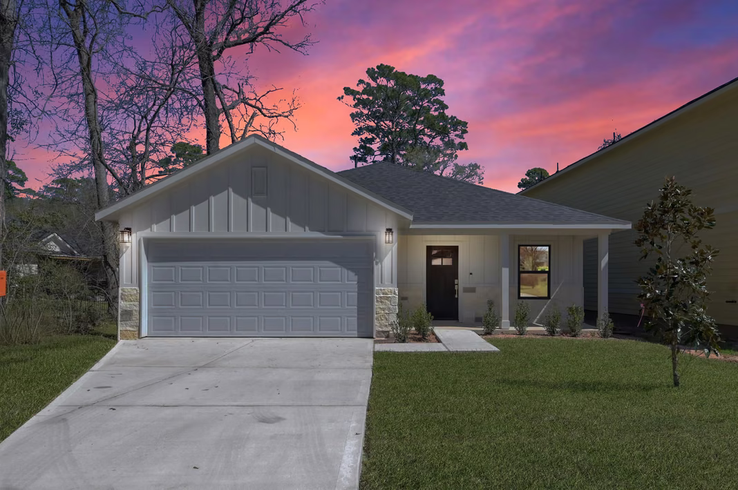 Photo of 106 Harbor Court Drive, Conroe, TX
