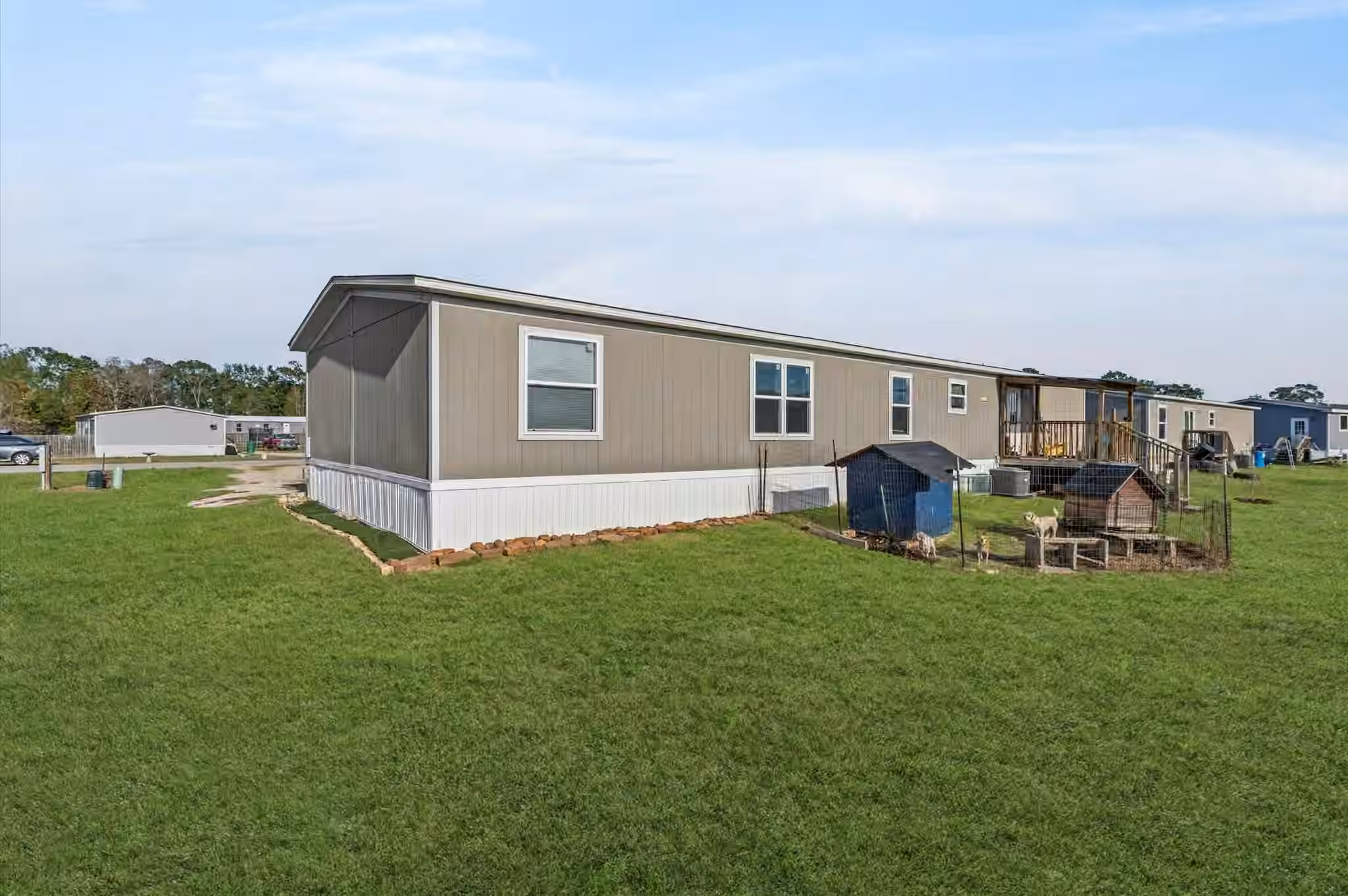 Photo 2 of 543 Ashlawn Drive, Conroe, TX