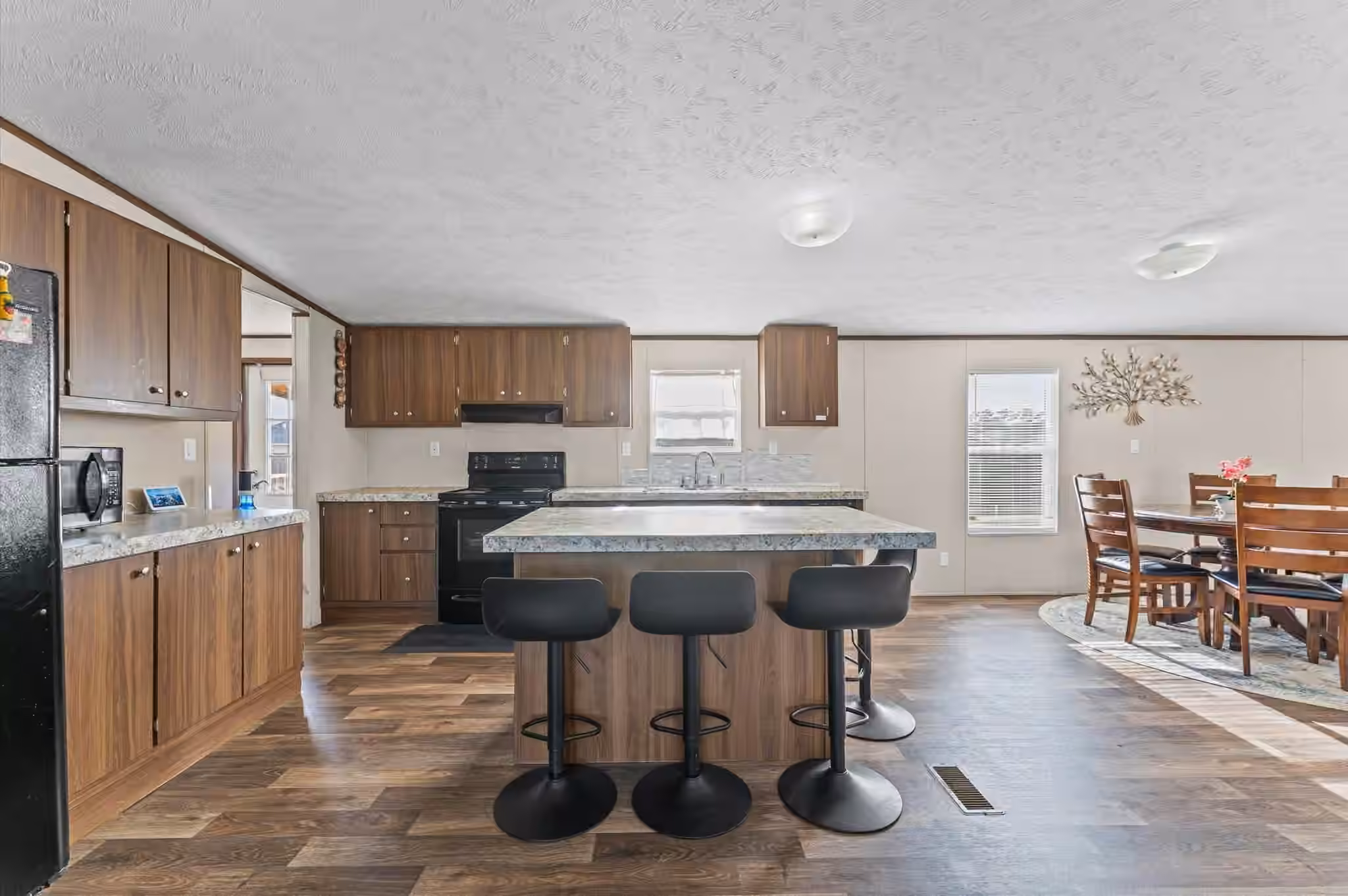 Photo 7 of 543 Ashlawn Drive, Conroe, TX
