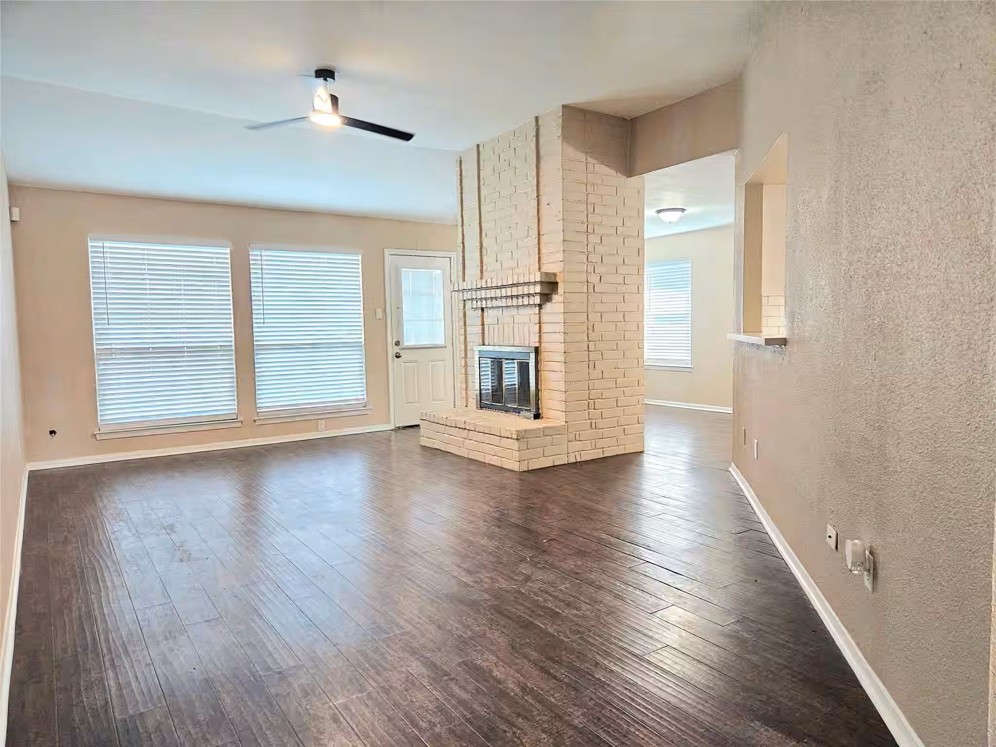 Photo 3 of 4231 SOUTHCHASE Lane, Houston, TX