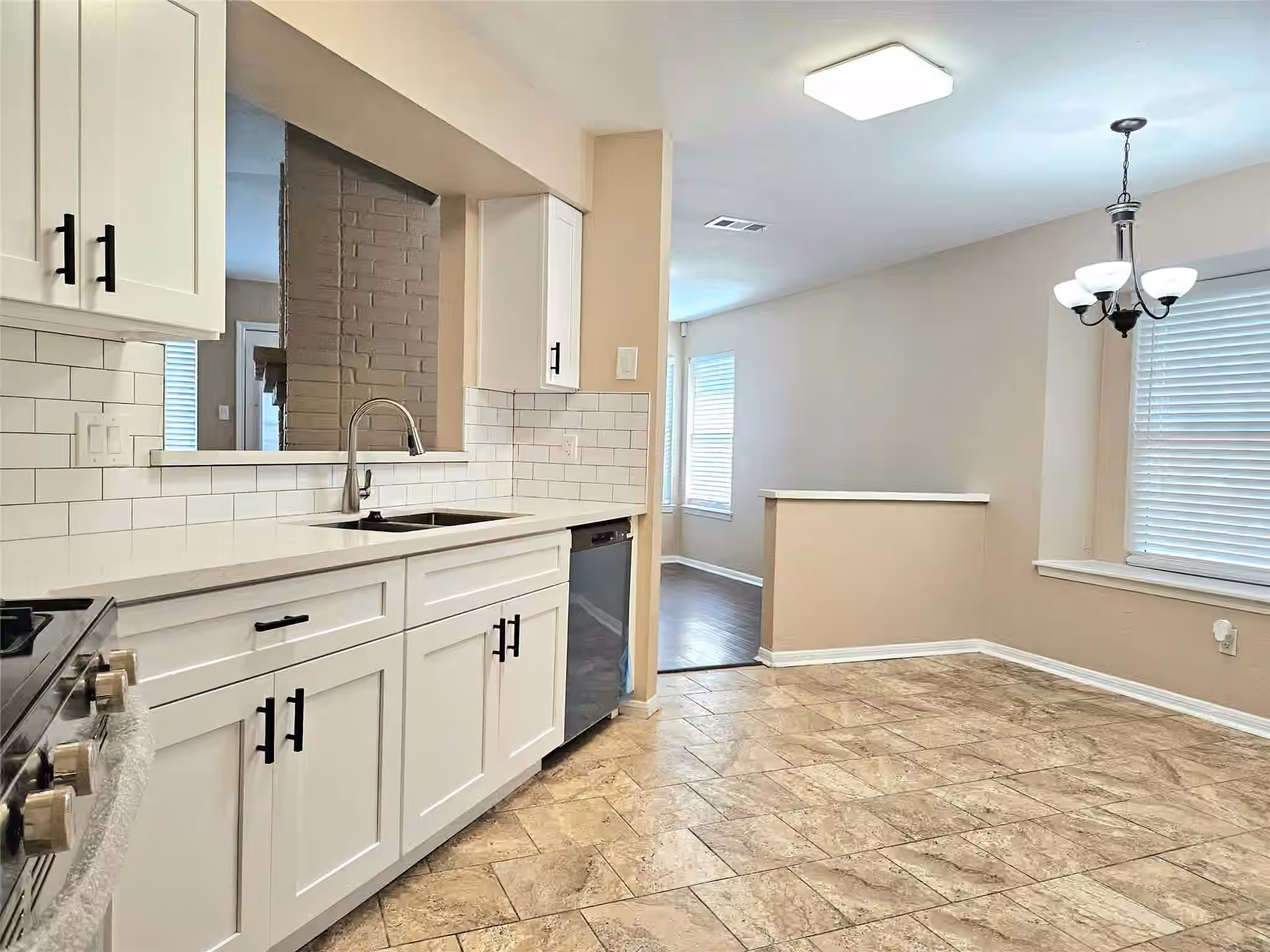 Photo 6 of 4231 SOUTHCHASE Lane, Houston, TX