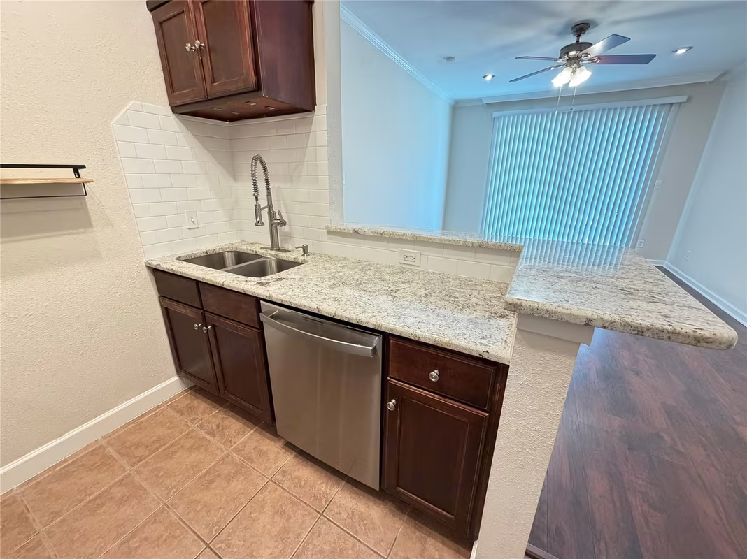 Photo 6 of 4515 Briar Hollow Place 315, Houston, TX