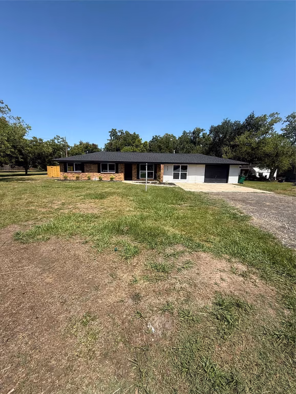 Photo 3 of 909 S Downing Road, Angleton, TX