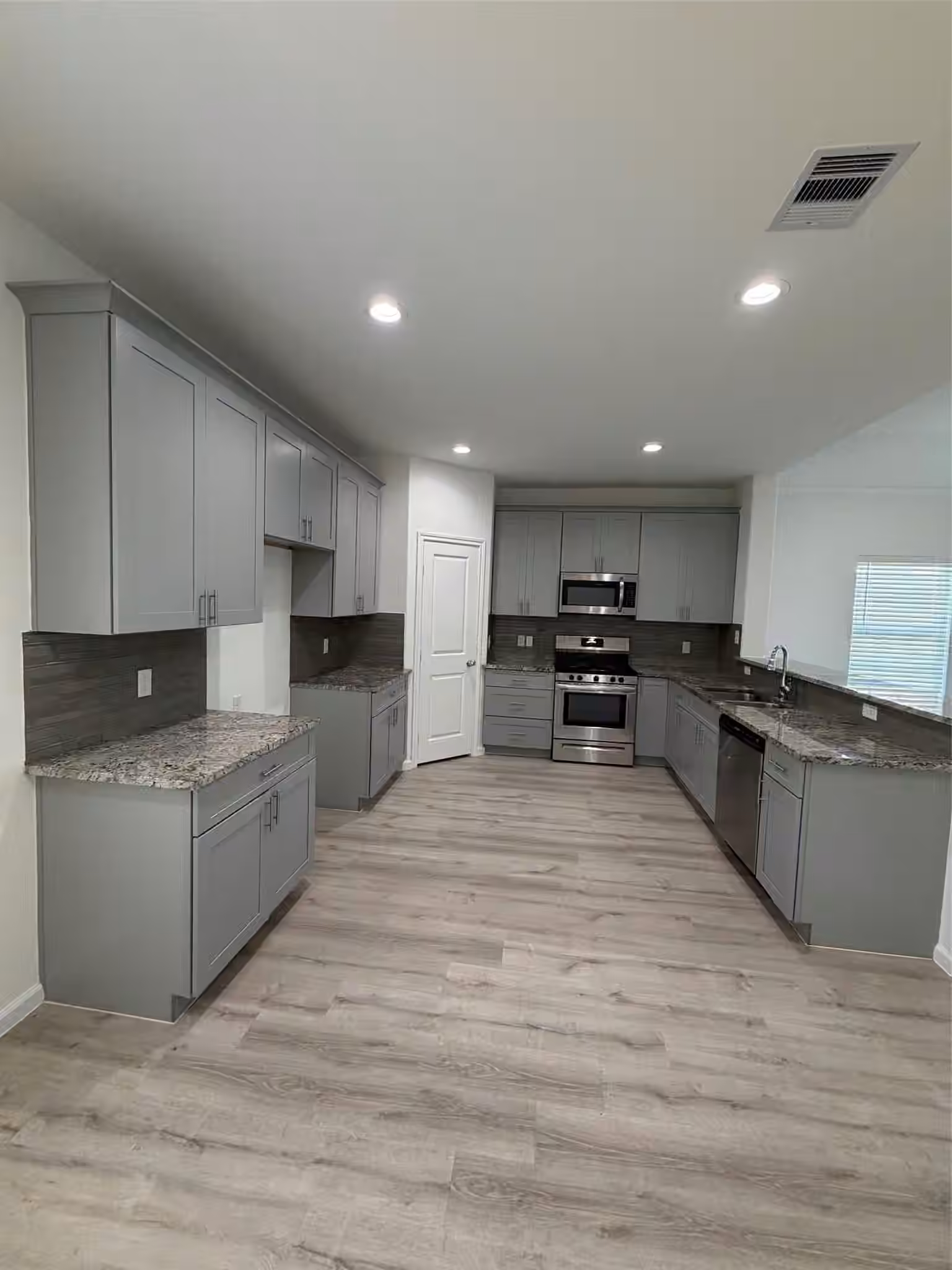 Photo 7 of 304 Carlos Leal Drive, Dayton, TX
