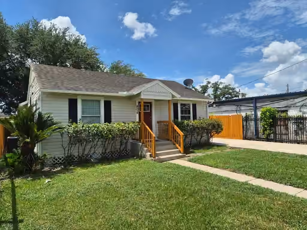 Photo of 806 Gale Street, Houston, TX 77009