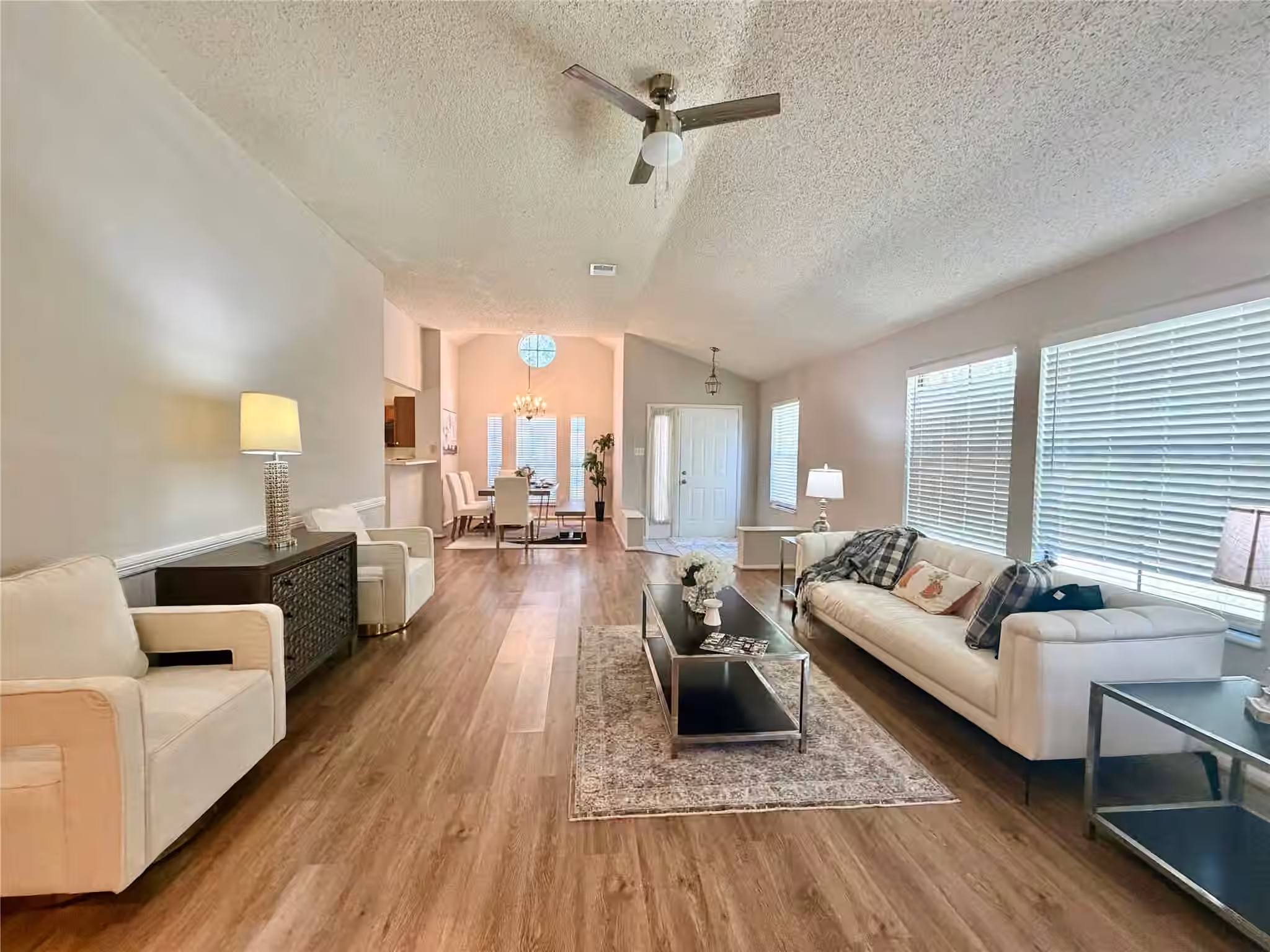 Photo 3 of 4615 Leicester Way, Missouri City, TX