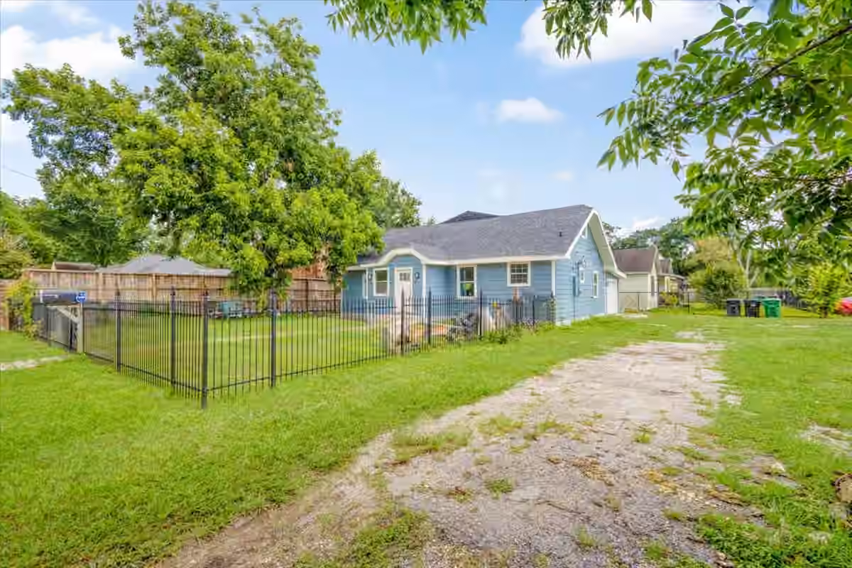 Photo 3 of 8248 Park Terrace Street, Houston, TX