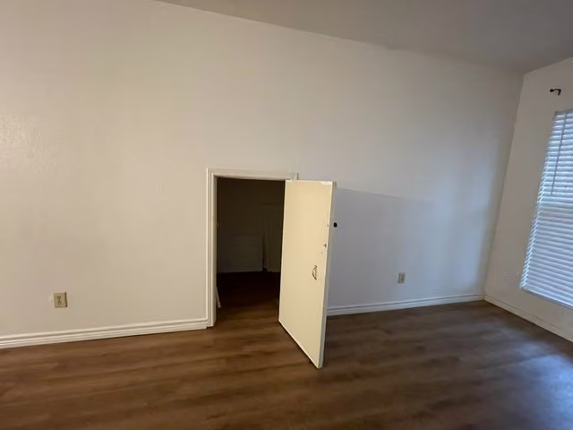 Photo 4 of 1300 Eagle Lake Road 3, Sealy, TX