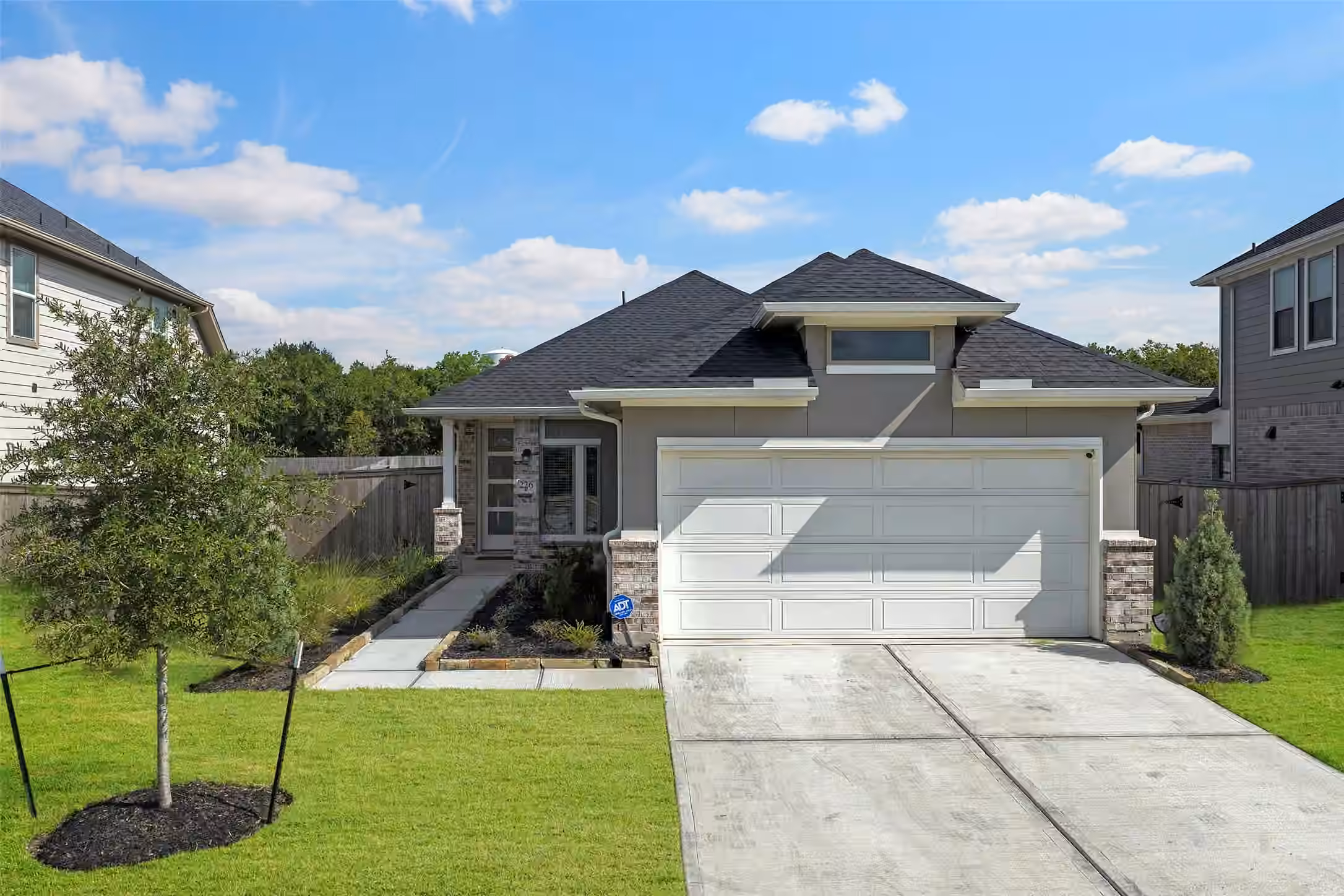 Photo of 226 Orchard Laurel Drive, Alvin, TX 77511