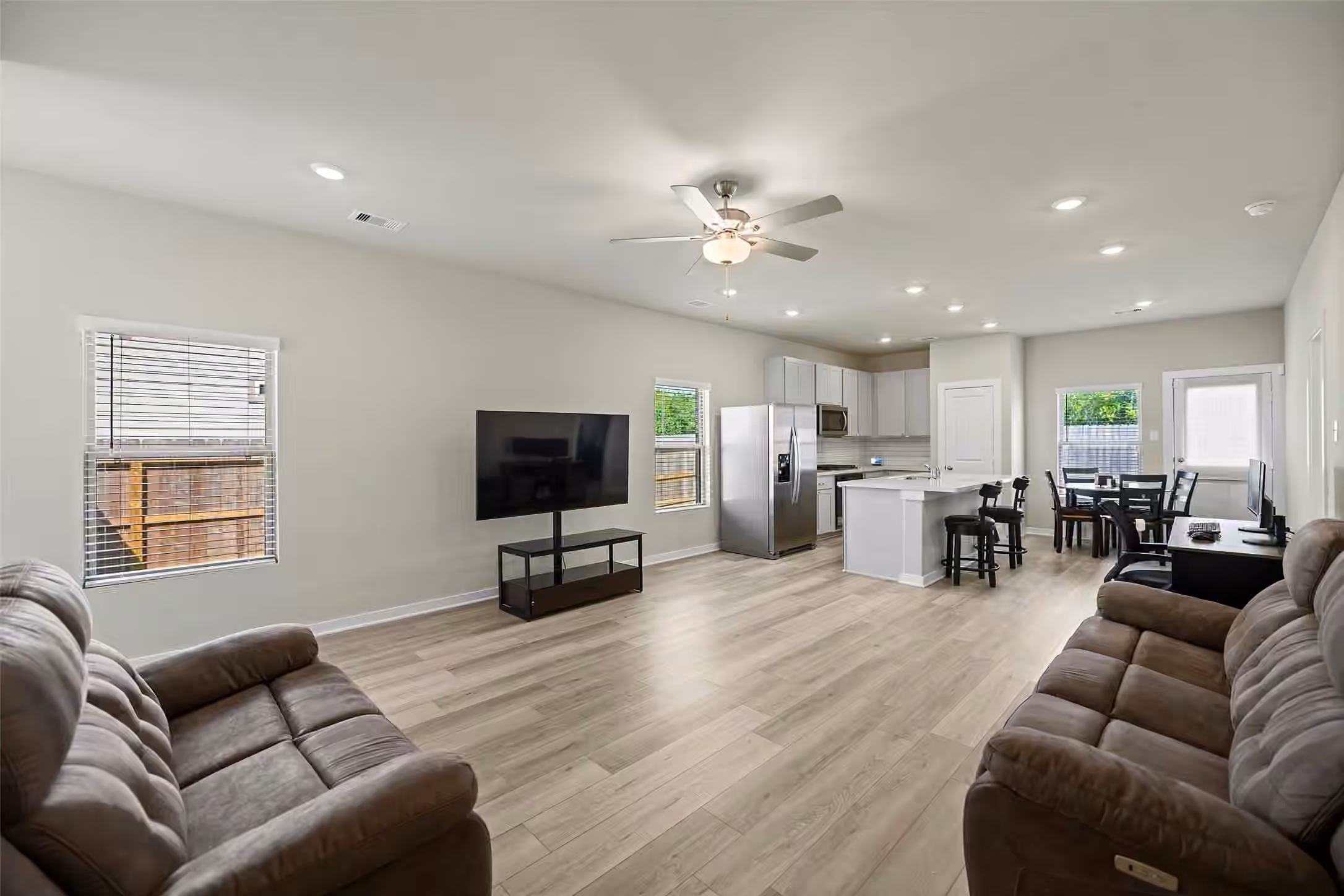 Photo 3 of 226 Orchard Laurel Drive, Alvin, TX