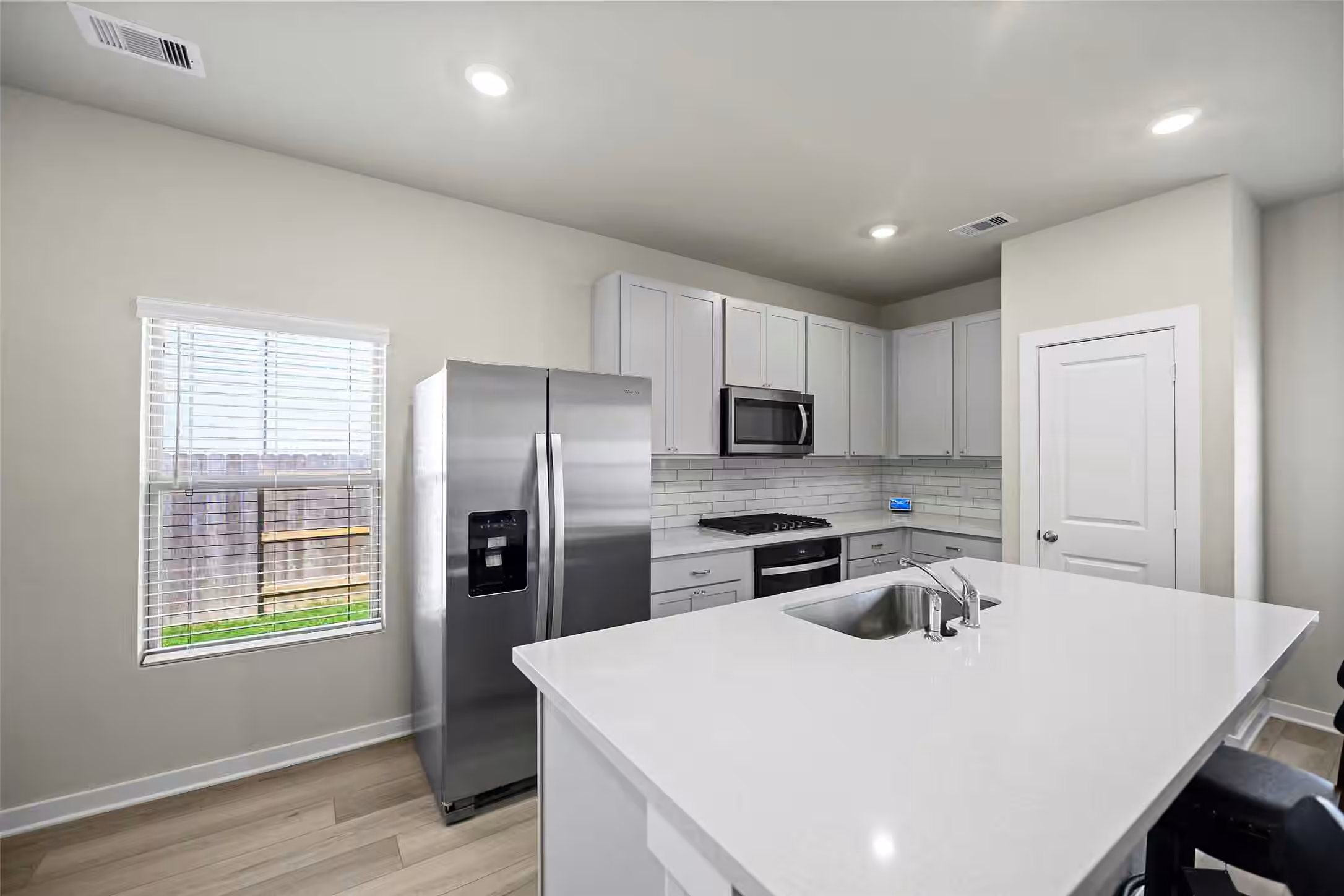 Photo 5 of 226 Orchard Laurel Drive, Alvin, TX