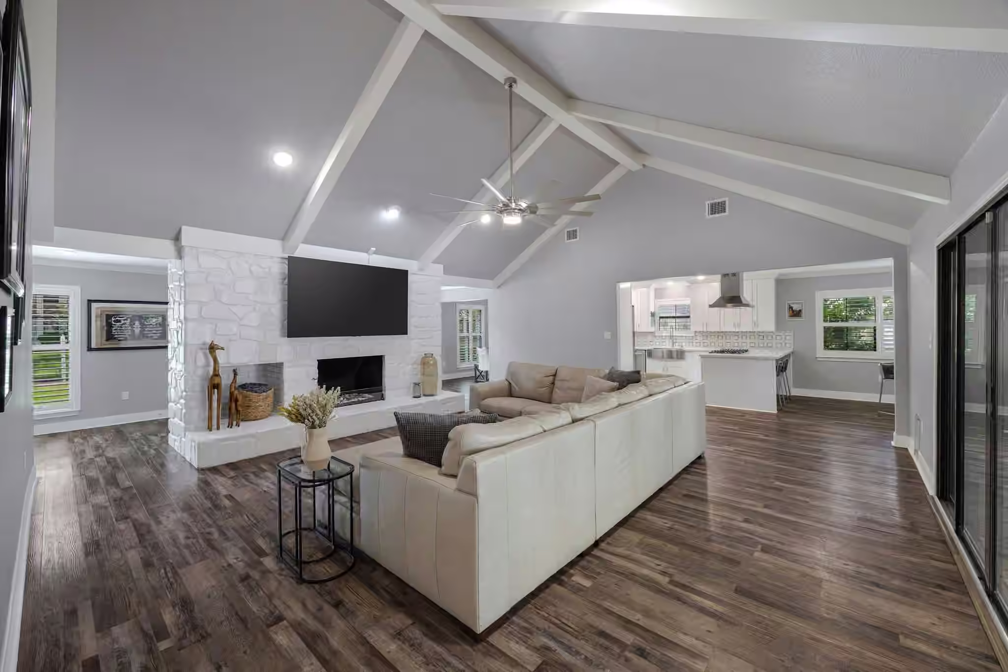Photo 4 of 1722 Saddlecreek Drive, Houston, TX