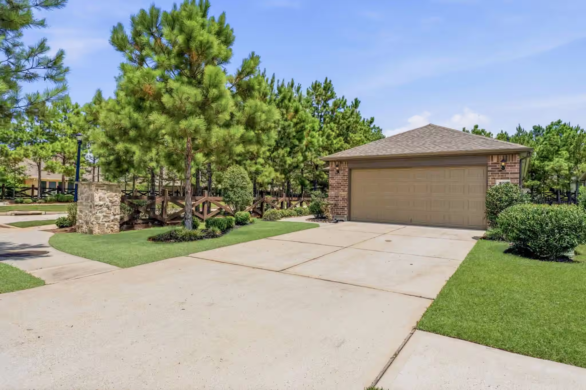Photo of 201 Flaxen Chestnut, The Woodlands, TX 77382
