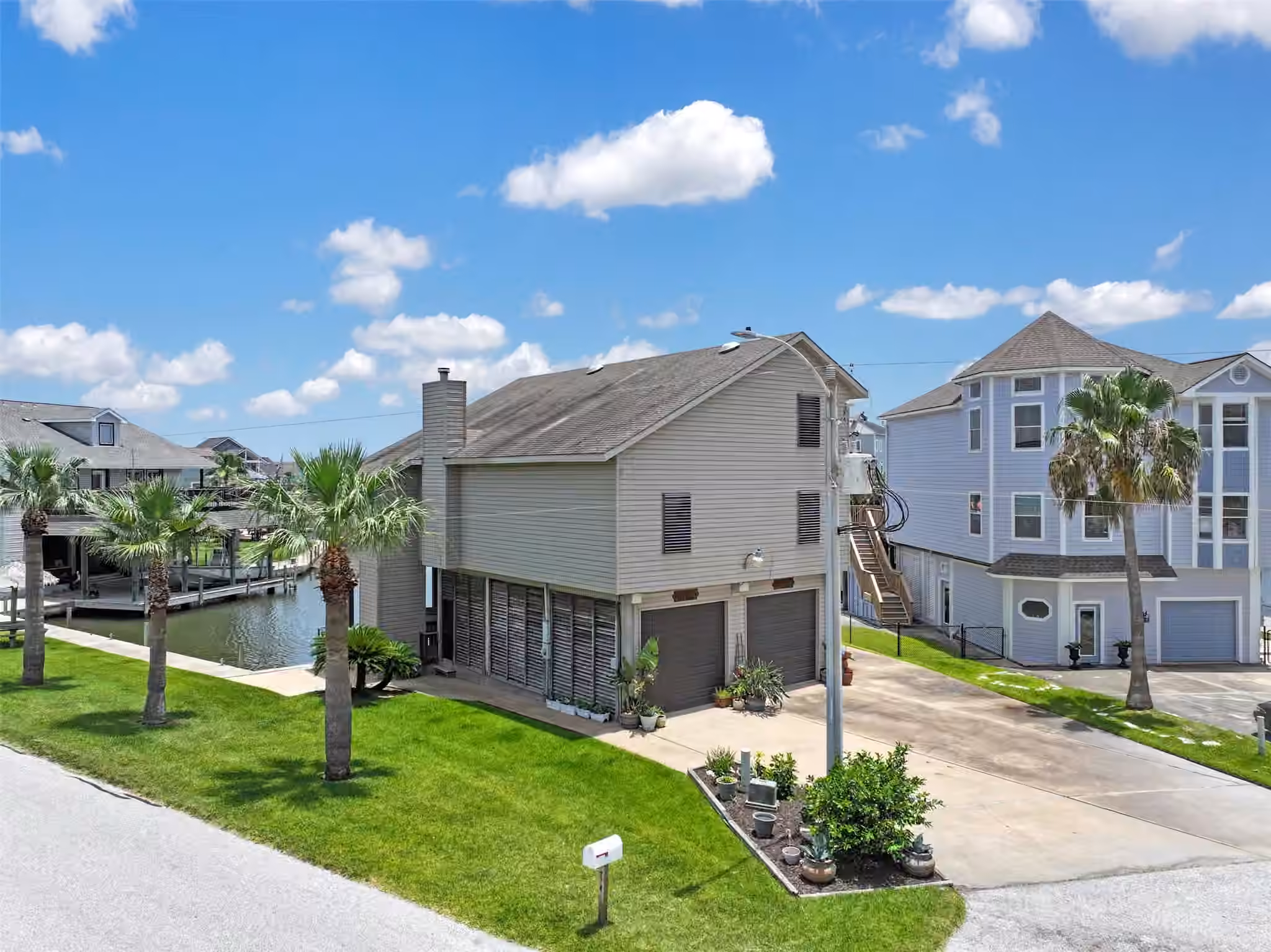 Photo 2 of 214 Easterly Drive, Tiki Island, TX