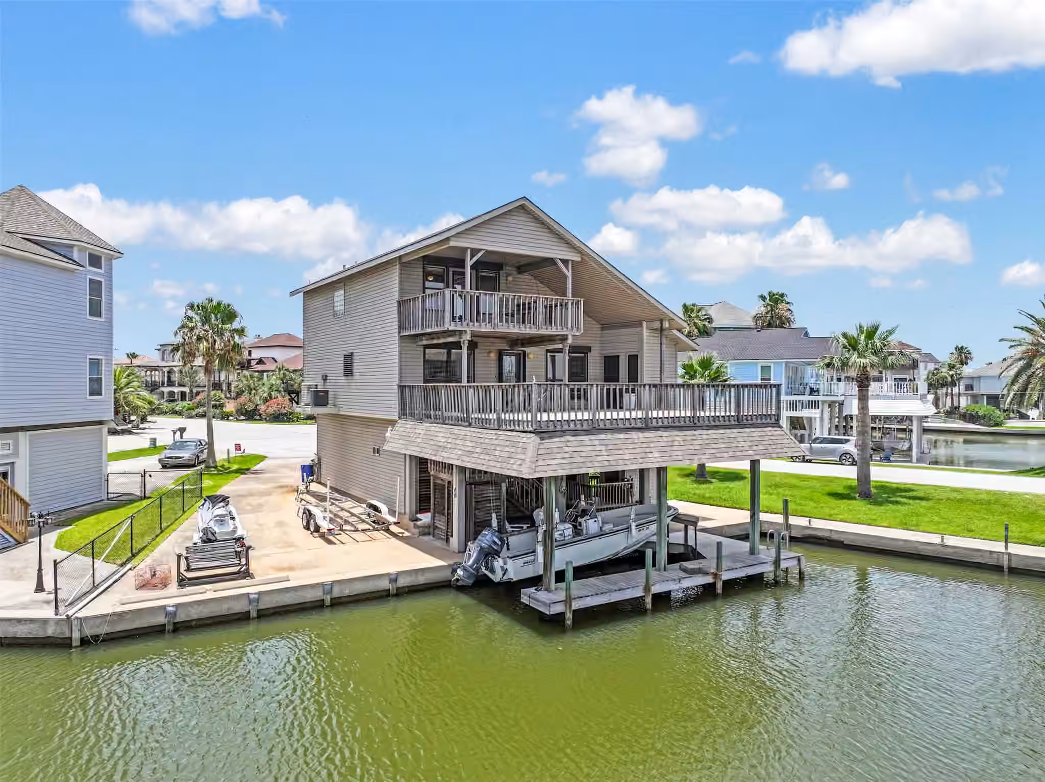 Photo 3 of 214 Easterly Drive, Tiki Island, TX