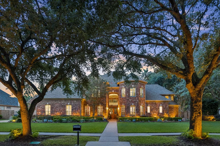 Photo of 624 Lakeshore Drive, Sugar Land, TX 77478