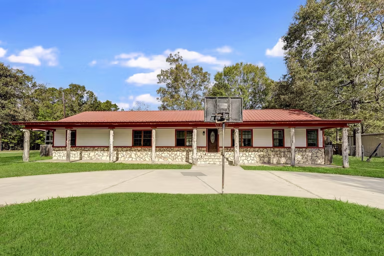 Photo of 858 Big Hawg Dr, Trinity, TX
