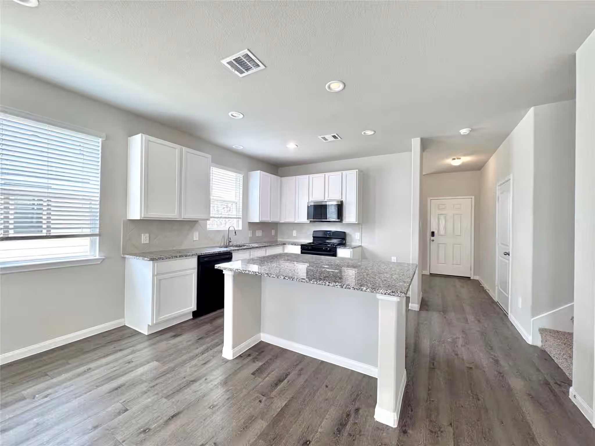 Photo 6 of 303 Black Bear Drive, Huntsville, TX