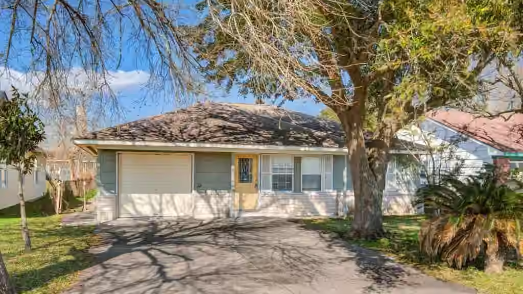 Photo 2 of 714 W 7th Street, Freeport, TX