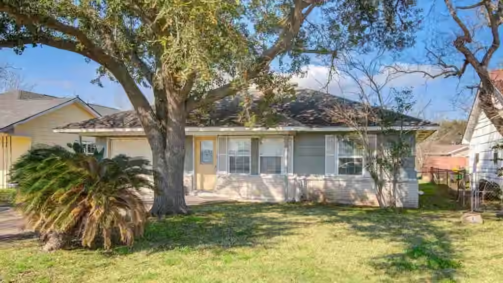 Photo 4 of 714 W 7th Street, Freeport, TX