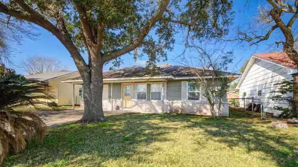 Photo 5 of 714 W 7th Street, Freeport, TX