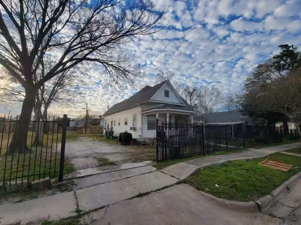 Photo 5 of 1905 Chapman Street, Houston, TX