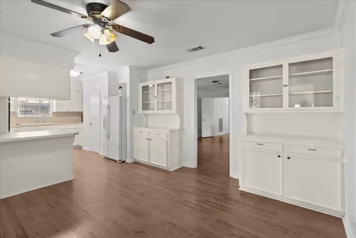 Photo 4 of 105 Alice Street, Anahuac, TX