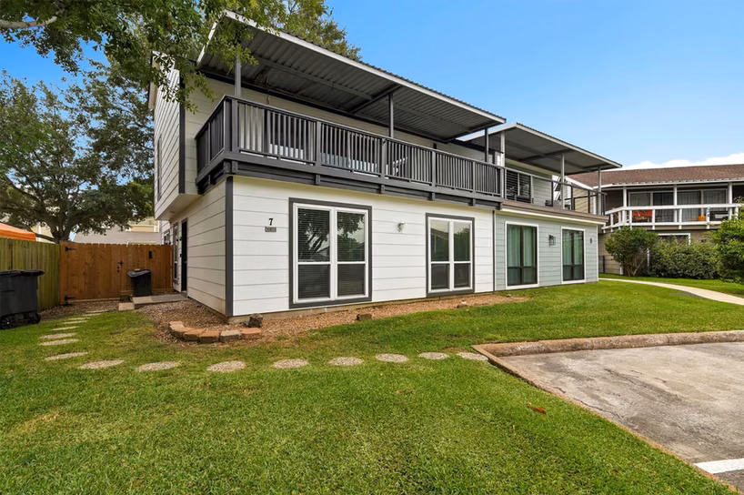 Photo of 7 April Point Drive N, Conroe, TX 77356