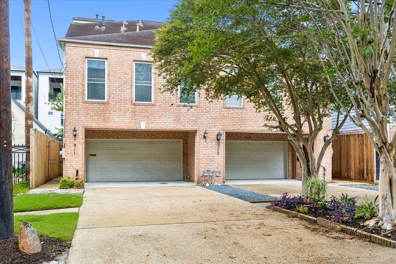 Photo 2 of 911 Birdsall Street, Houston, TX