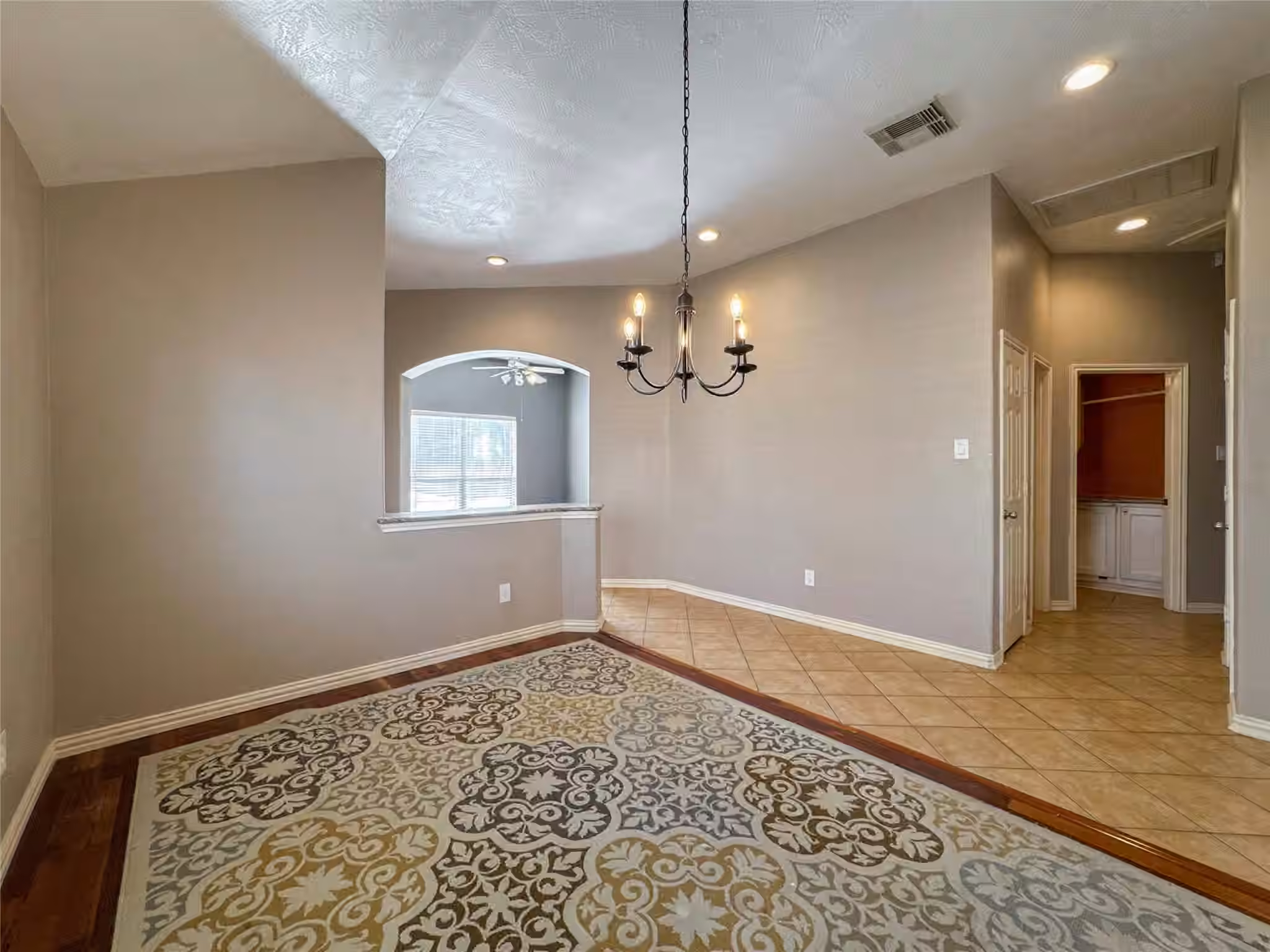 Photo 5 of 1527 Stone Mesa Drive, Houston, TX
