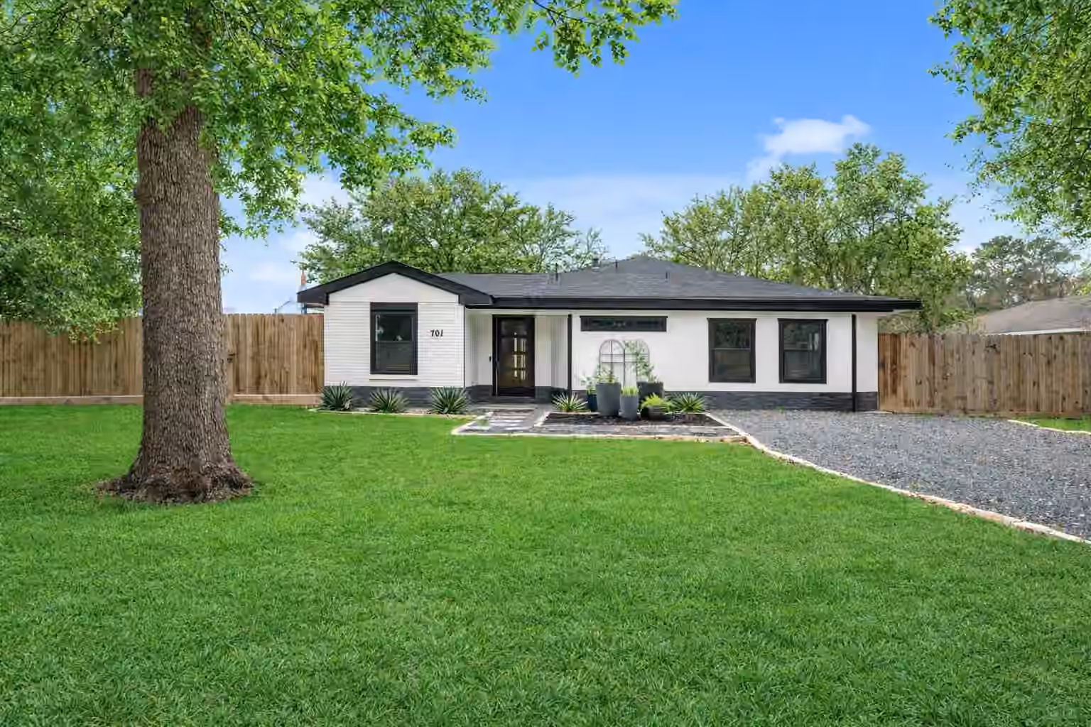 Photo of 701 W 39th Street, Houston, TX