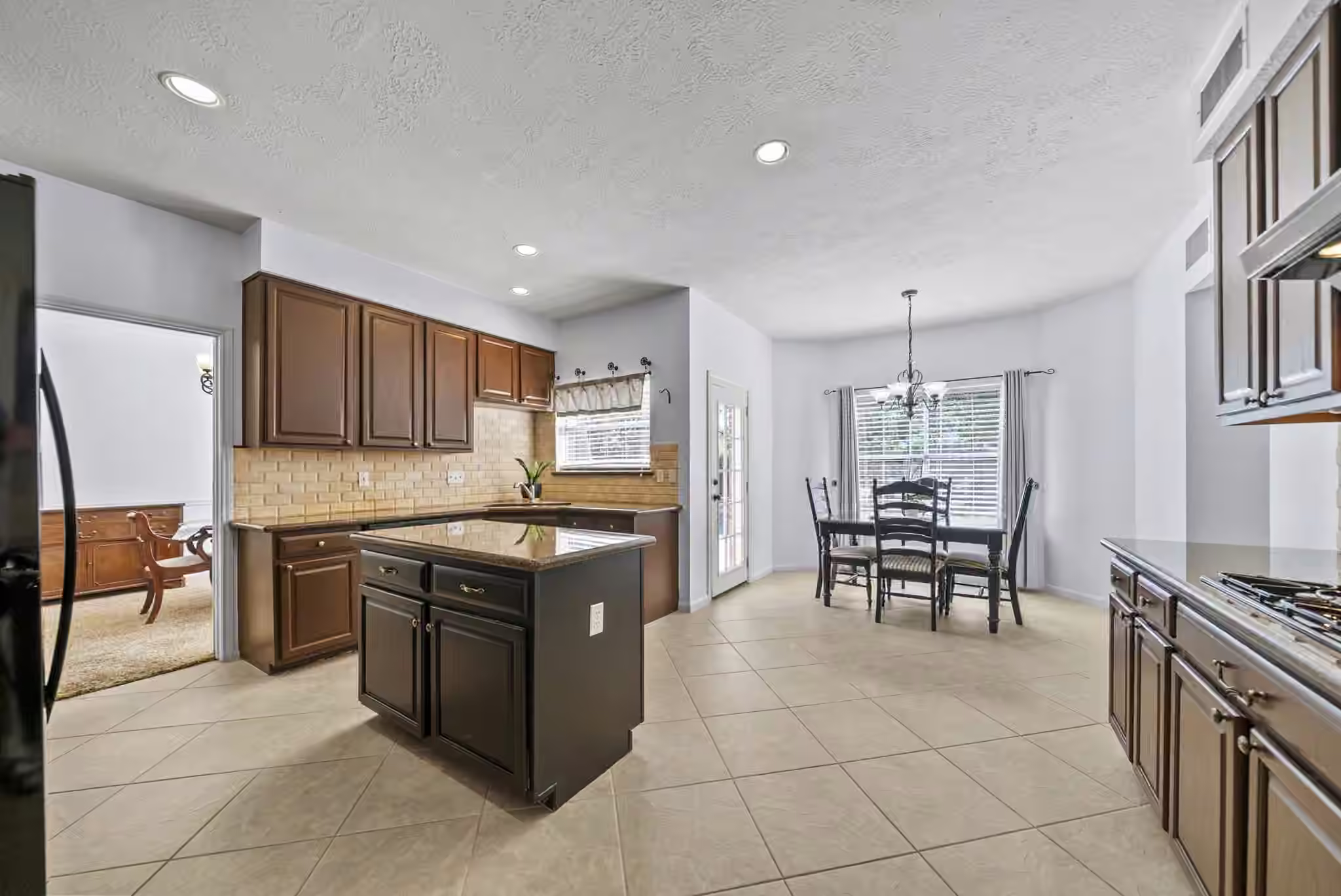 Photo 7 of 11323 Chestnut Woods Trail, Houston, TX