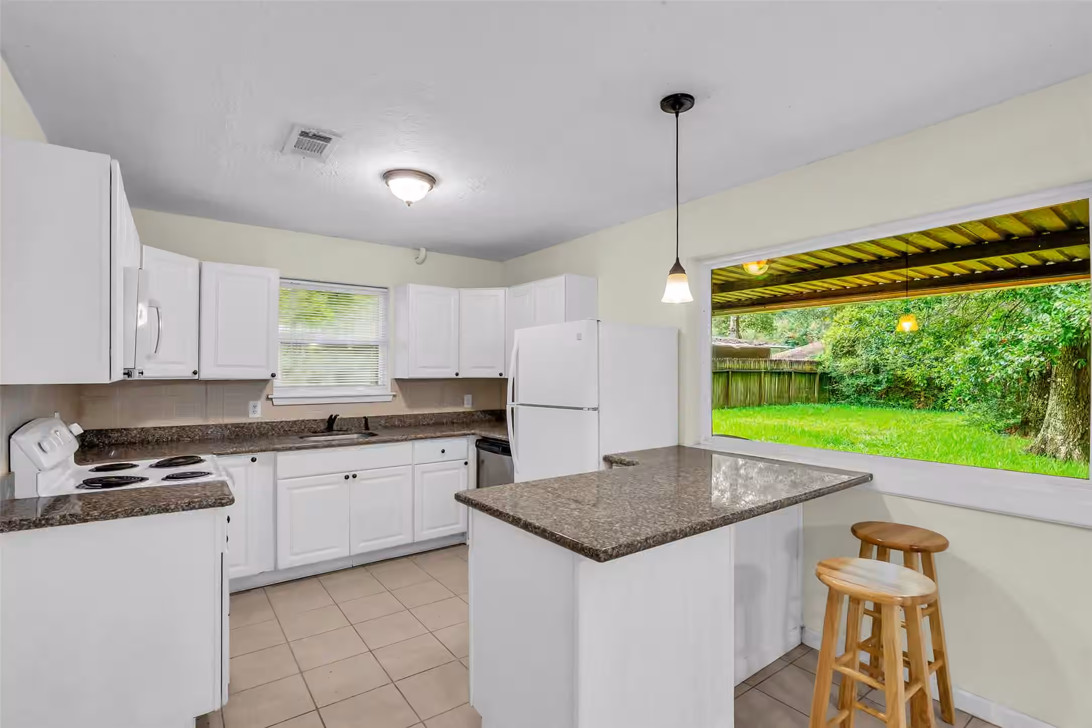 Photo 7 of 1303 S Fenner Avenue, Cleveland, TX
