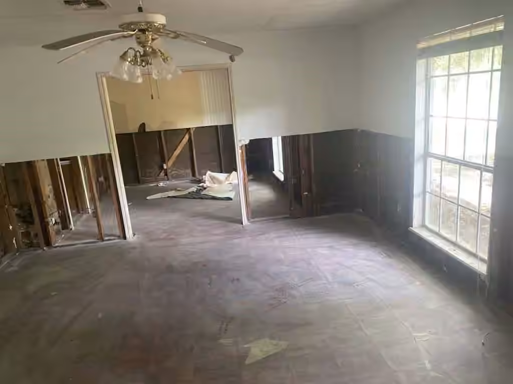 Photo 5 of 2619 N Woodloch Street, Woodloch, TX
