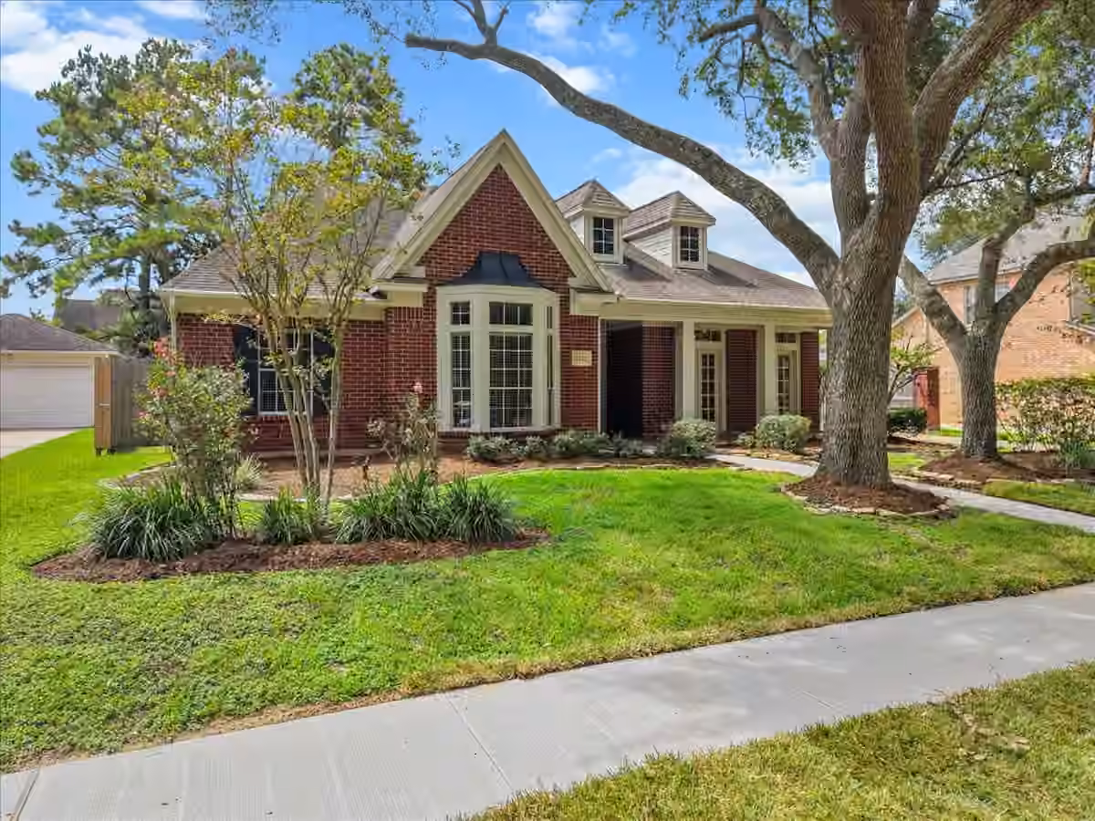 Photo 3 of 4222 Roaring Rapids Drive, Pasadena, TX