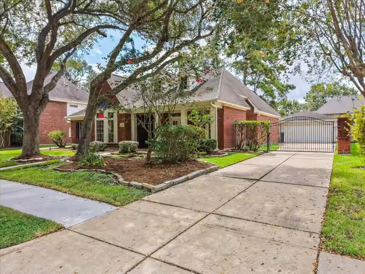 Photo 5 of 4222 Roaring Rapids Drive, Pasadena, TX
