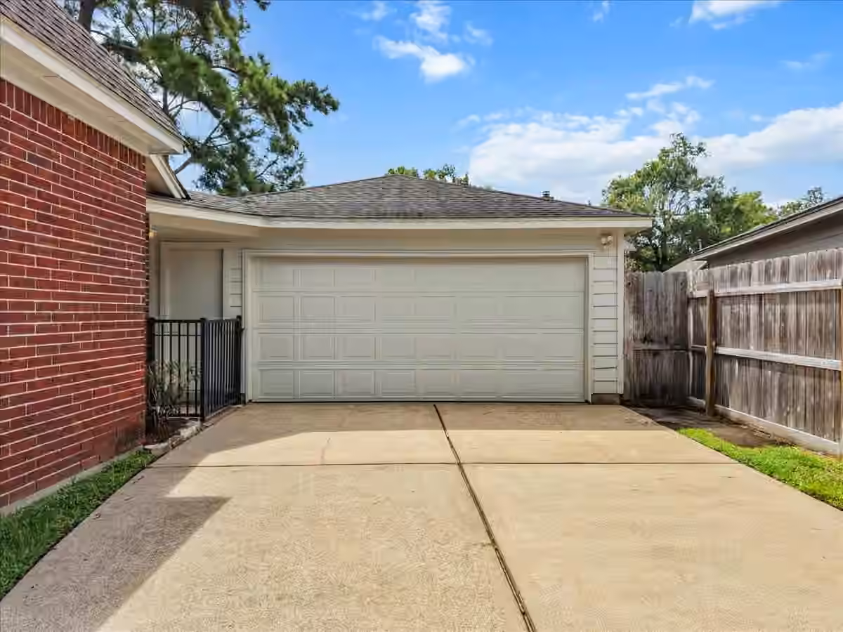 Photo 6 of 4222 Roaring Rapids Drive, Pasadena, TX