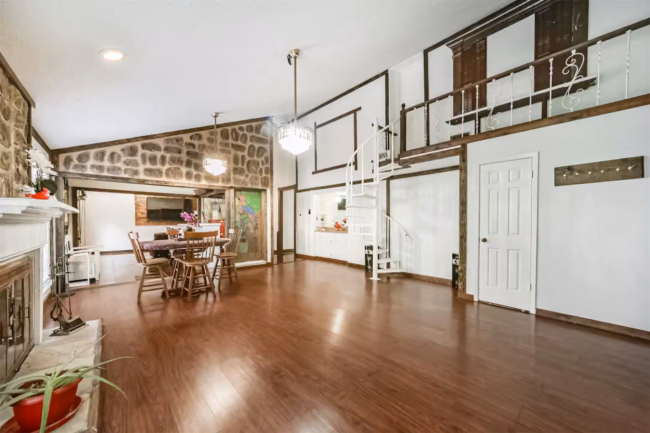 Photo 4 of 2814 Waypark Drive, Houston, TX