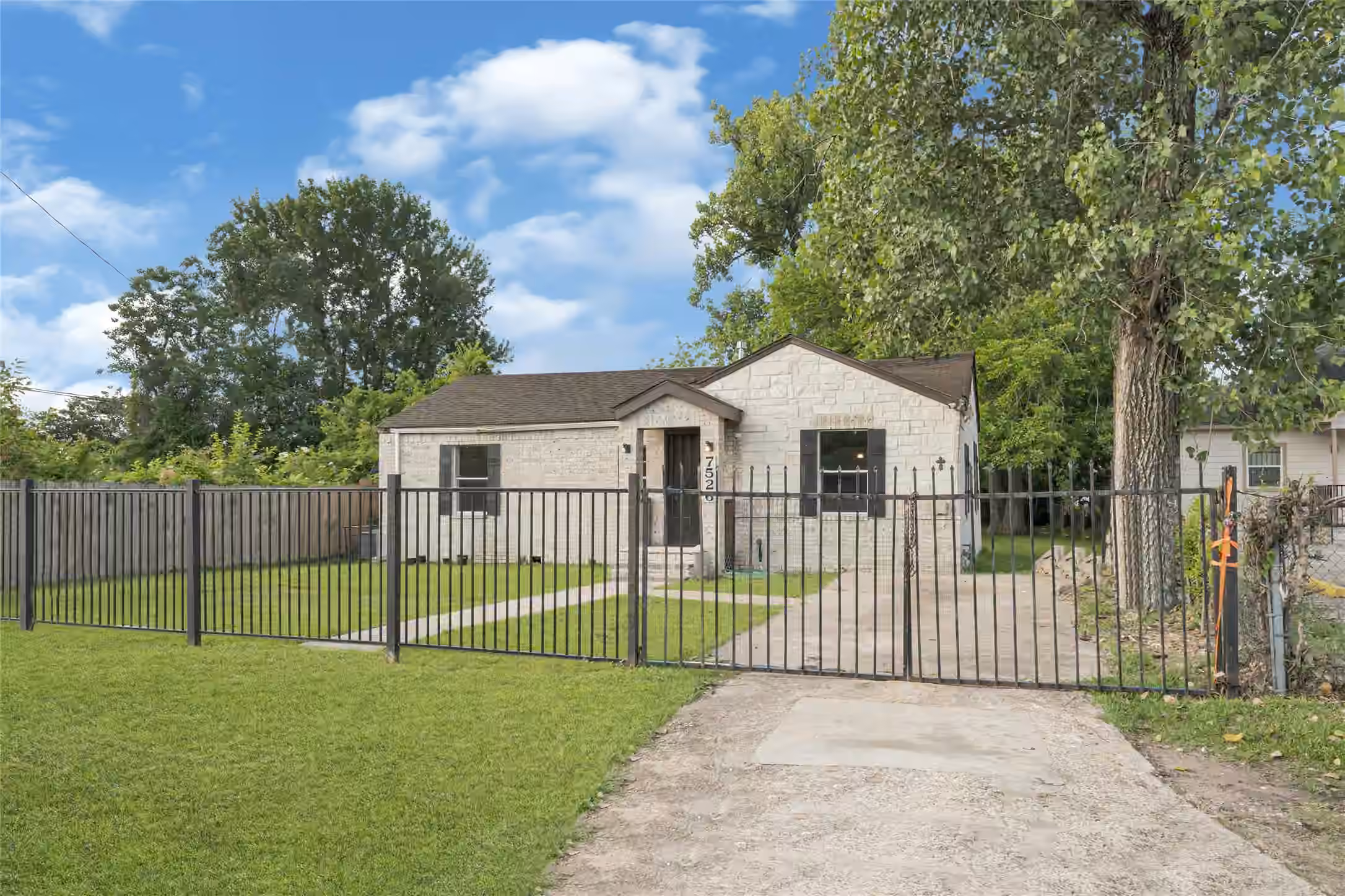 Photo 2 of 7526 Bywood Street, Houston, TX