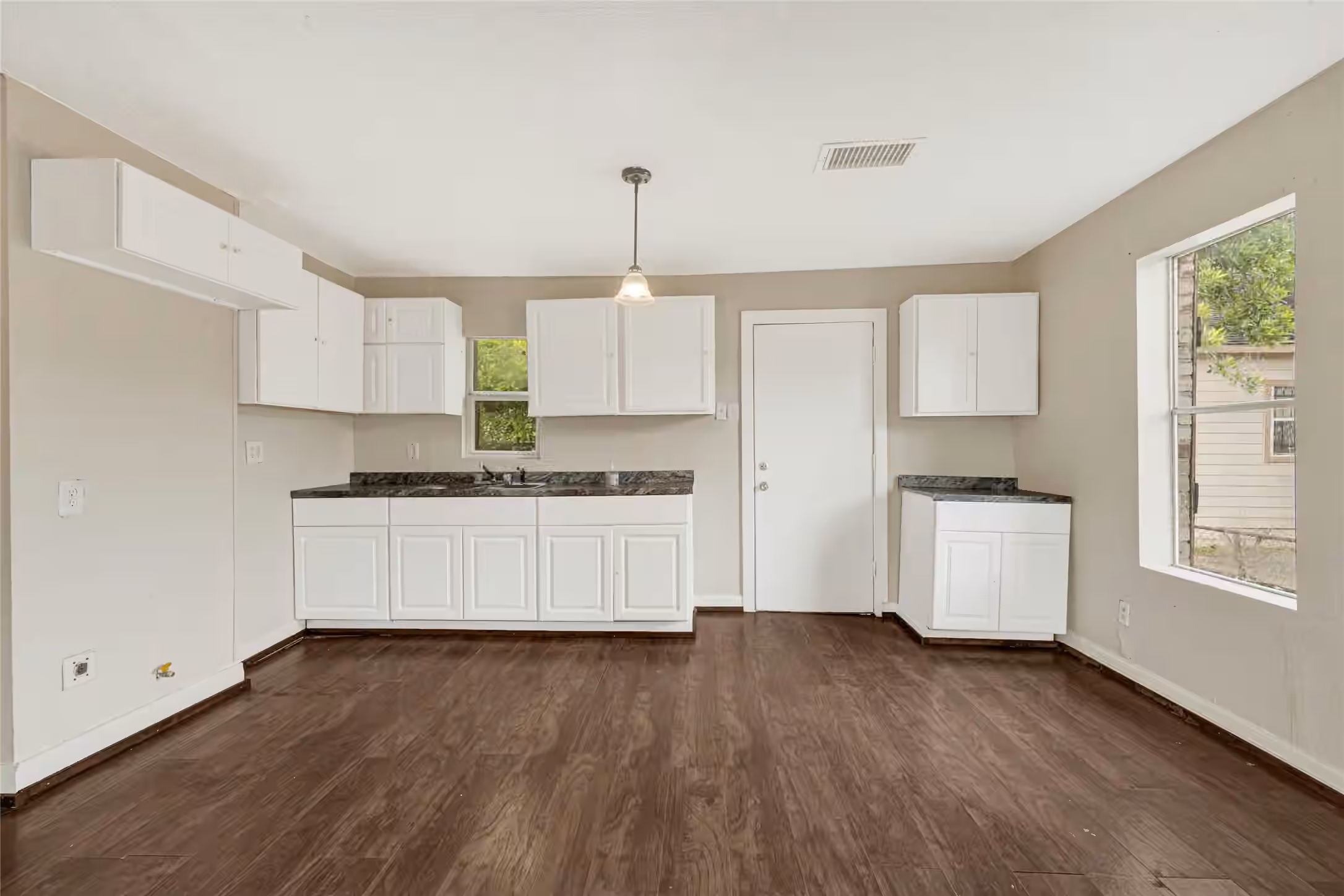 Photo 7 of 7526 Bywood Street, Houston, TX