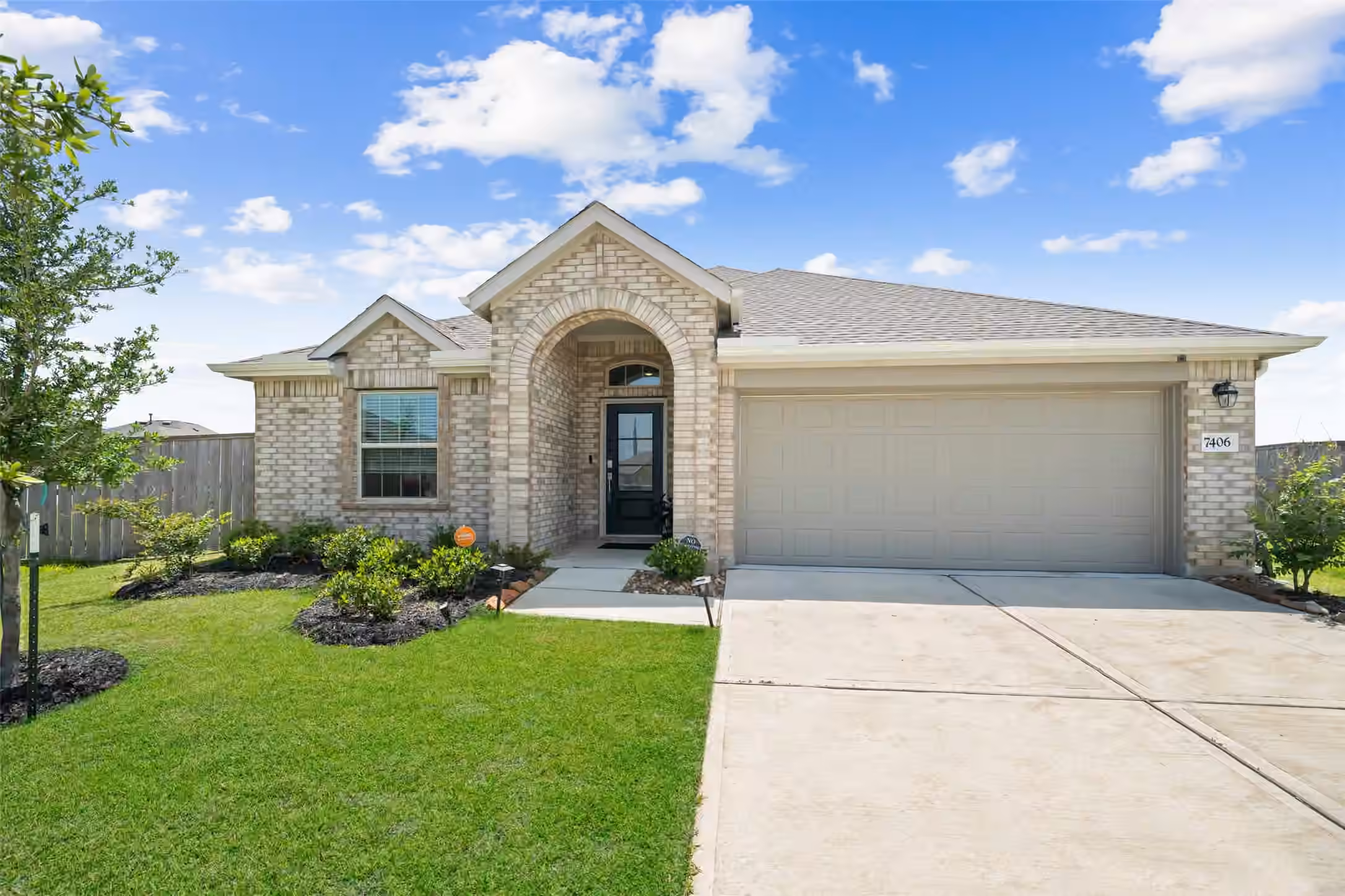 Photo 2 of 7406 Hillside Arbor Drive, Katy, TX