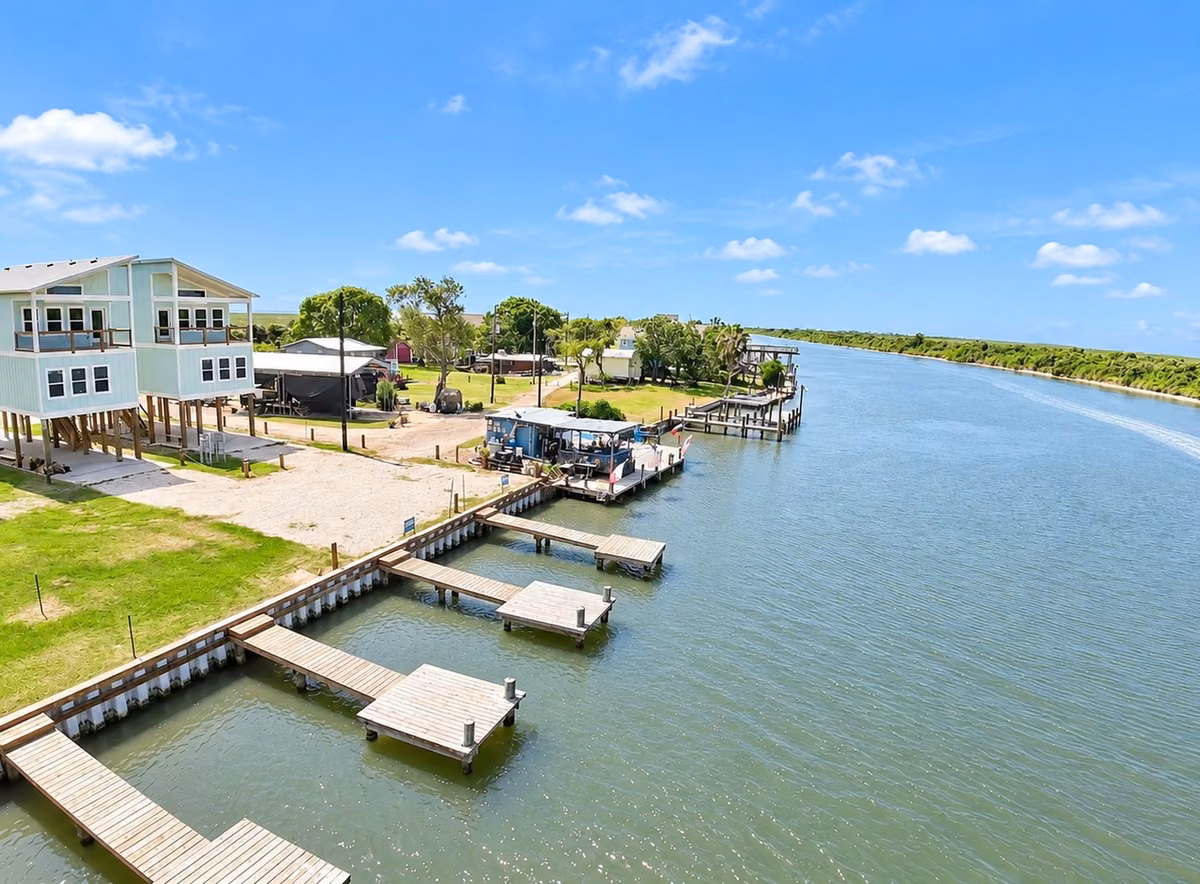 Photo of 432 Private Road 670, Matagorda, TX 77457