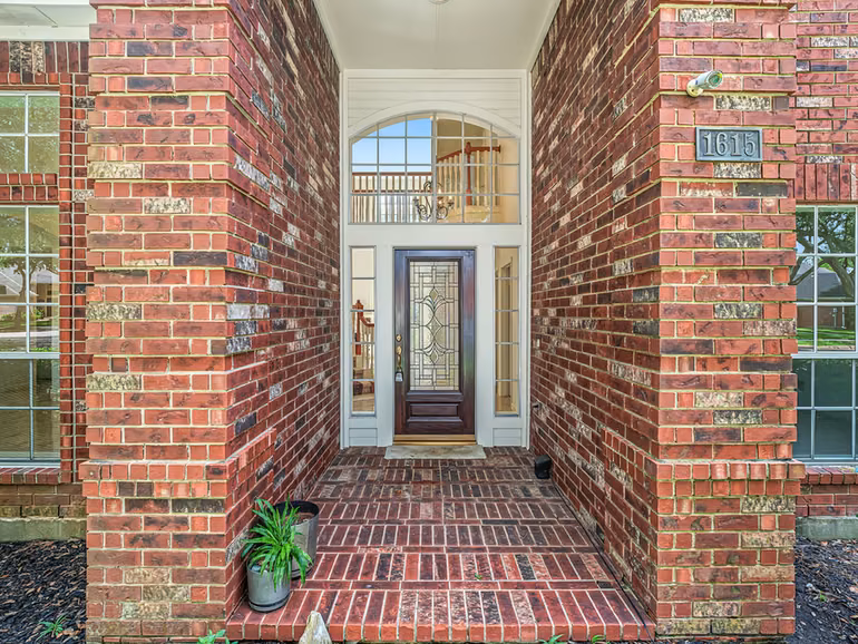Photo 7 of 1615 Monvale Lane, Sugar Land, TX