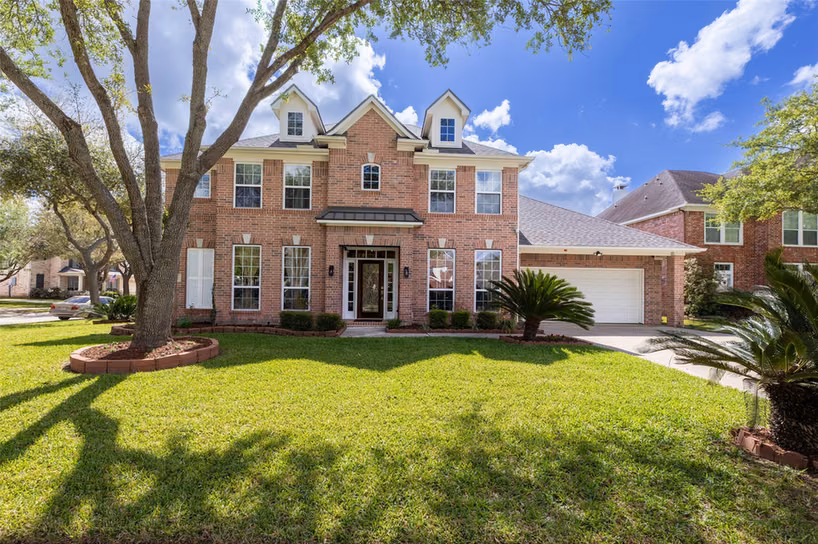 Photo 2 of 2407 Royal Palm Court, League City, TX