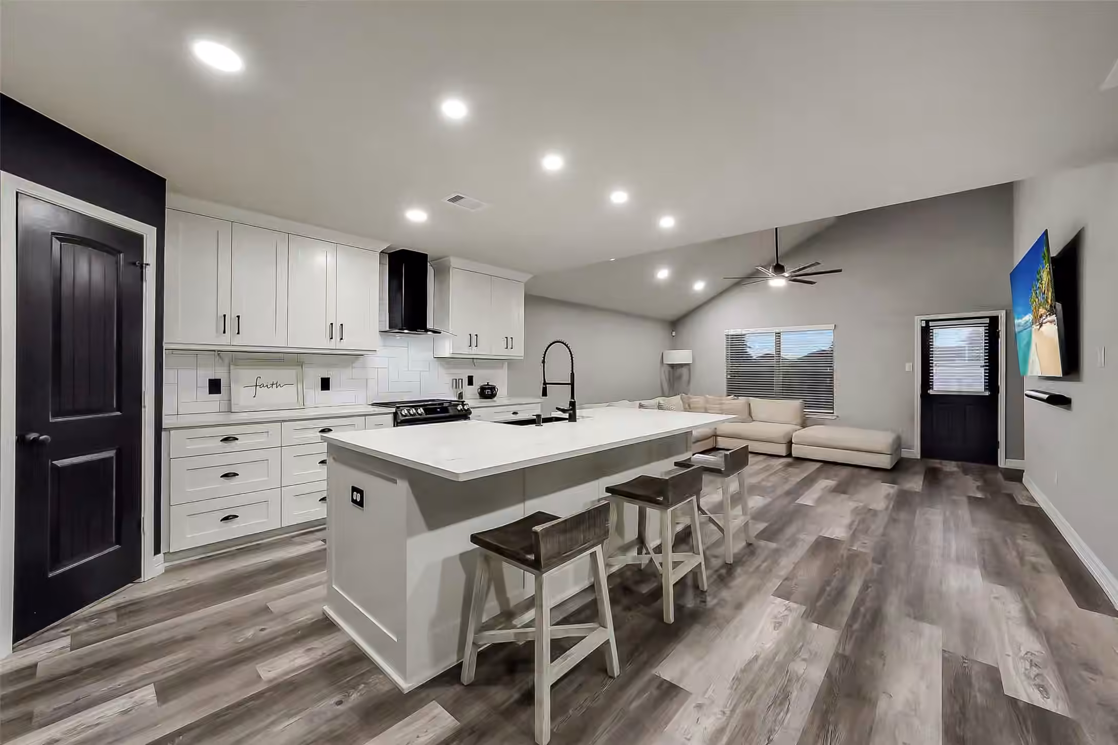 Photo 4 of 16610 Green Feather Drive, Houston, TX