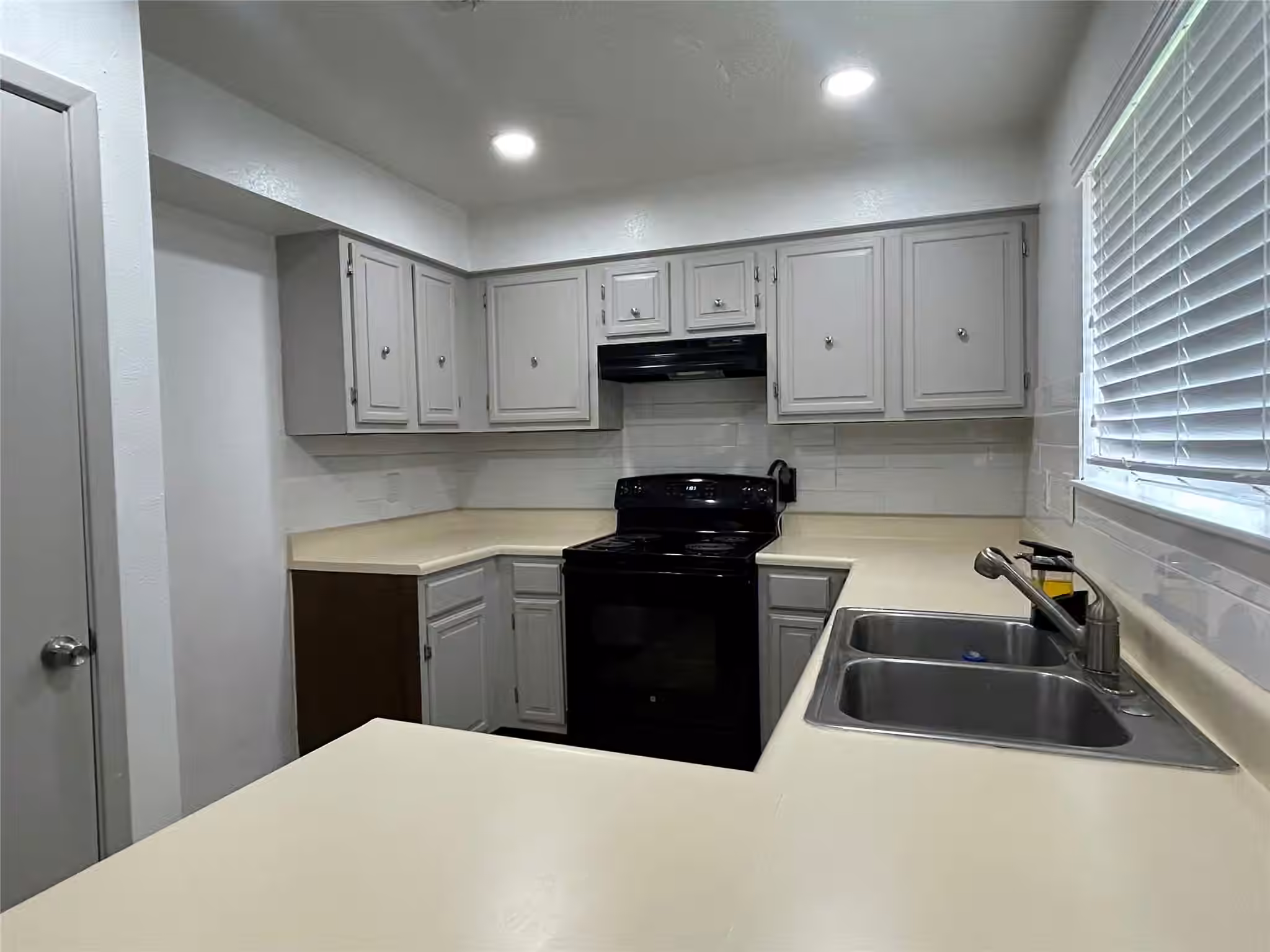 Photo 2 of 17311 Heritage Bay Drive, Webster, TX 77598